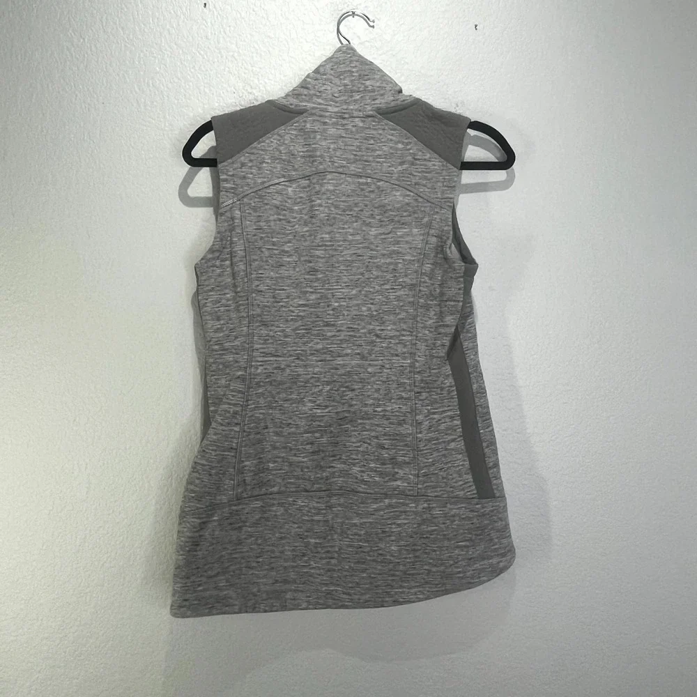 Athleta Stronger Vest‎ Womens Medium Gray Spacedye Stretch Workout Gym Training